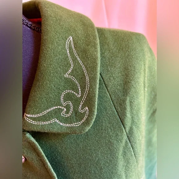 Vintage Christa Moden of Salzburg, Austria Green Wool Cape with White Stitching - Picture 4 of 8
